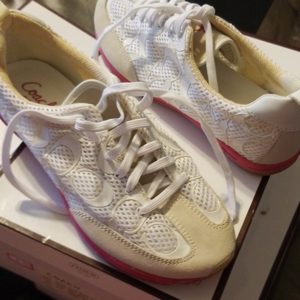 Athletic shoes